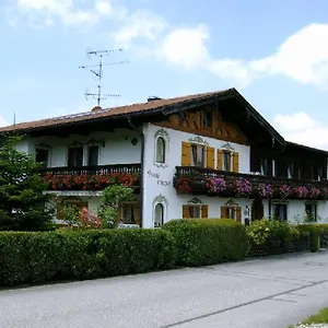  Apartment Haus Singer